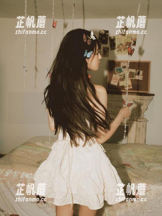 在“heiliao.su”的入口边缘，感受吃瓜的力量
