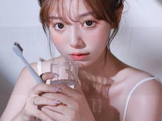 在www吃瓜网.com的深渊里，我发誓这网址隐藏的情感比我自己的还复杂！