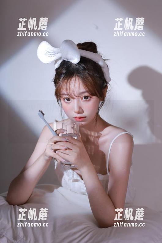 在www吃瓜网.com的深渊里，我发誓这网址隐藏的情感比我自己的还复杂！