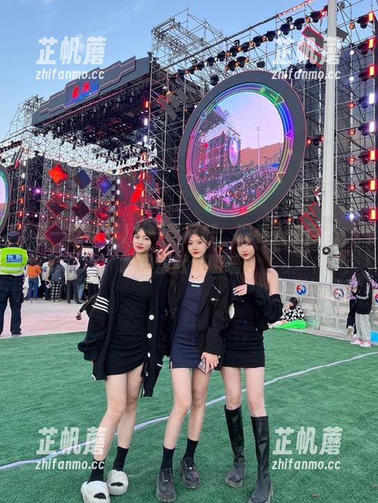 九一吃瓜群：观看人生百态，嘴里却默默咀嚼！