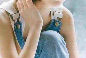 脑海中的“www.吃瓜爆料.com”入口，仿佛在暗示我现在就该关掉其他事，直接去吃瓜…