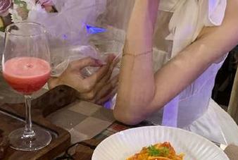 网曝吃瓜：忍不住想下载，看完评论炸了我的脑细胞！
