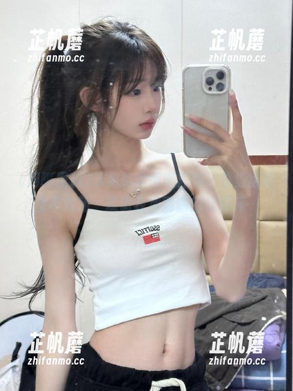 网曝黑料 苹果版的网曝黑料,总觉得哪里不对劲,就像我那副曲别针耳环…