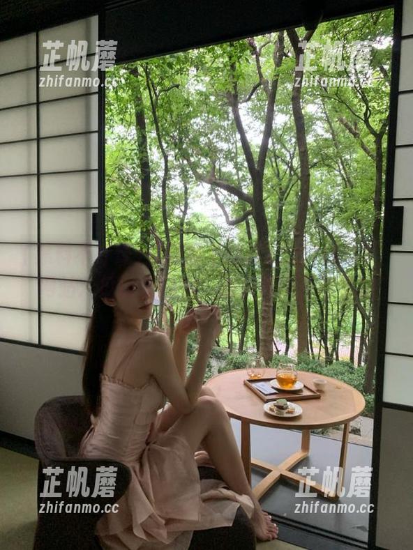 黑料不打烊 “黑料不打烊zzzttt004”网站:瓜田里烤火,别急着拨开迷雾哦