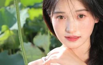 突然发现黑料吃瓜网首页的热点大瓜像泥巴一样黏在心里？