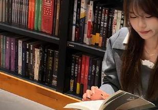 观看黑料社官网，瓜太多让我总觉得能开一家‘八卦小吃店’了！